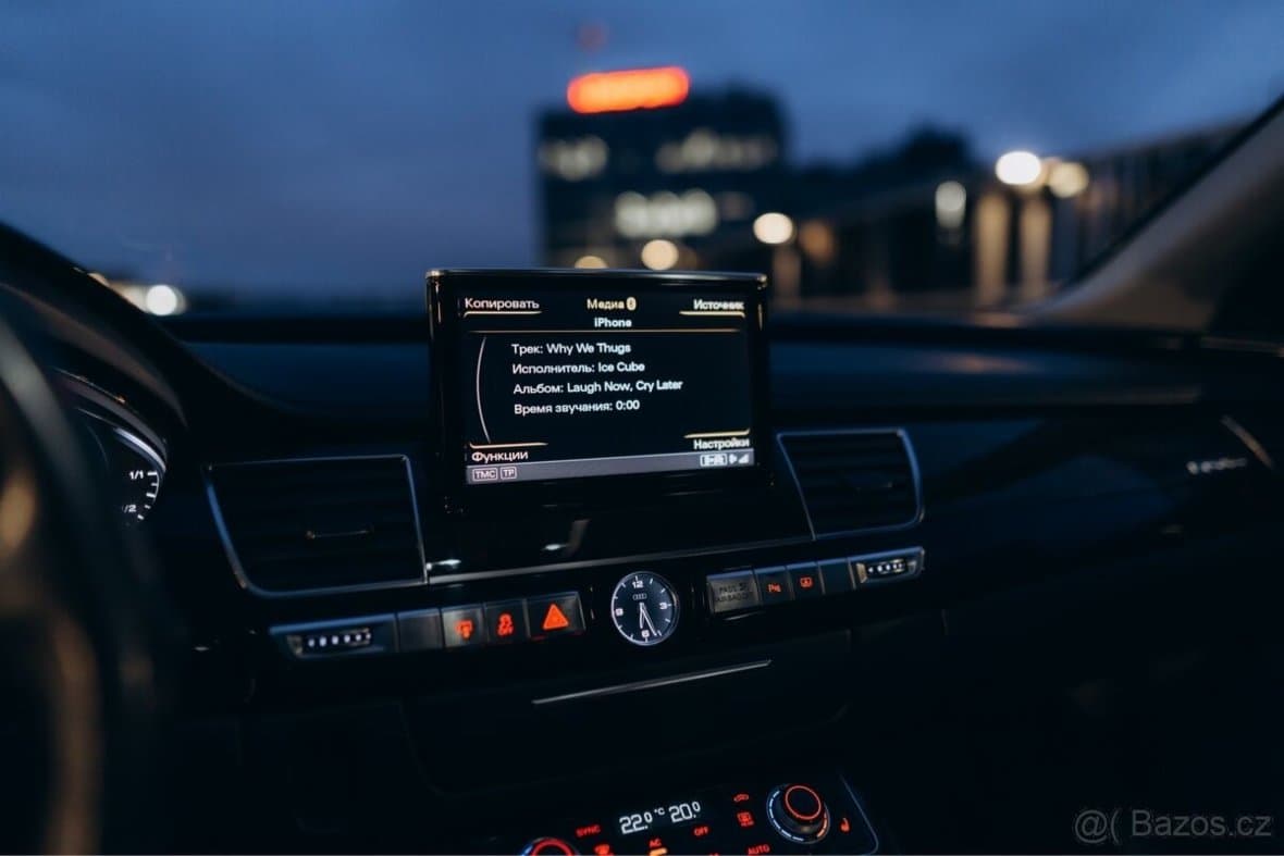 2010 Audi A8 - 16