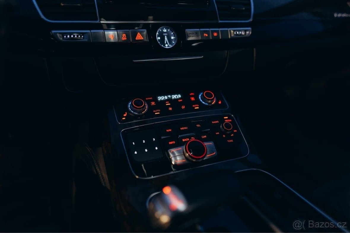2010 Audi A8 - 19