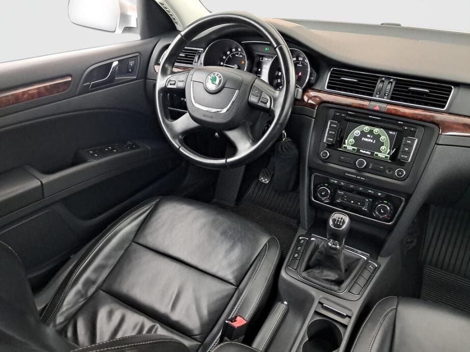 2013 Škoda SUPERB - 9
