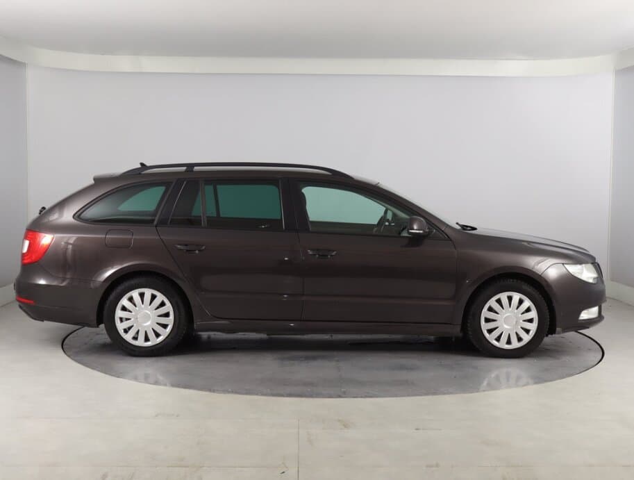 2011 Škoda SUPERB - 8
