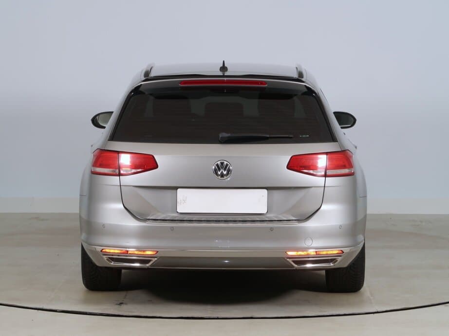 2015 Volkswagen Passat - 6