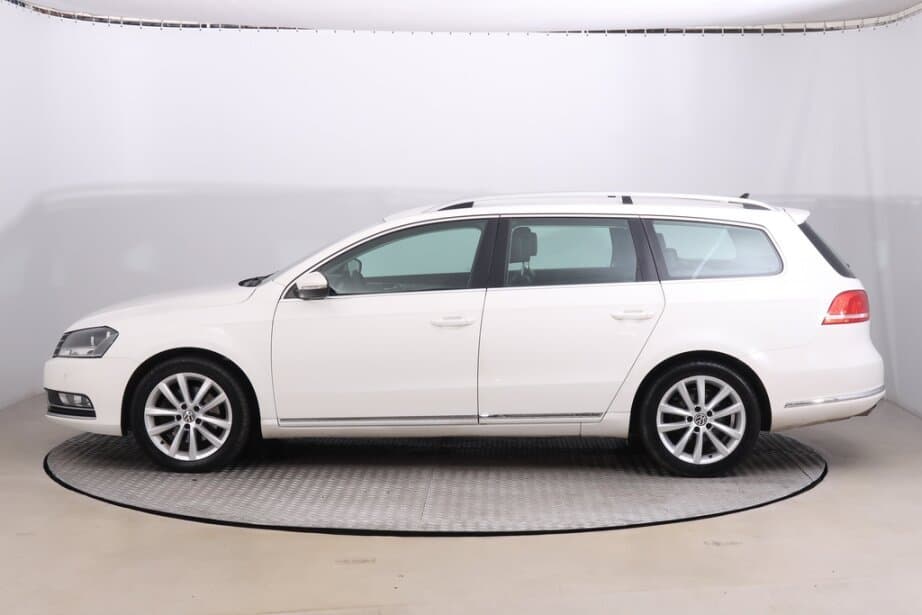 2011 Volkswagen PASSAT - 4