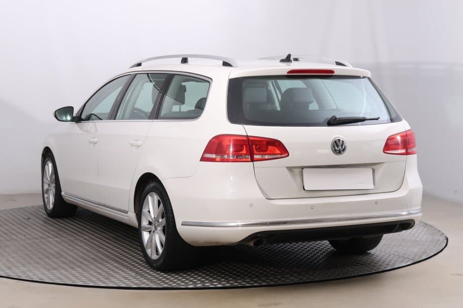 2011 Volkswagen PASSAT - 5