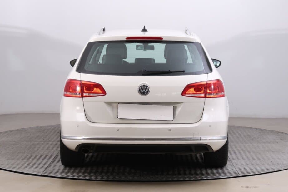 2011 Volkswagen PASSAT - 6