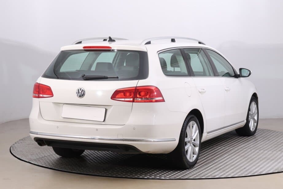 2011 Volkswagen PASSAT - 7