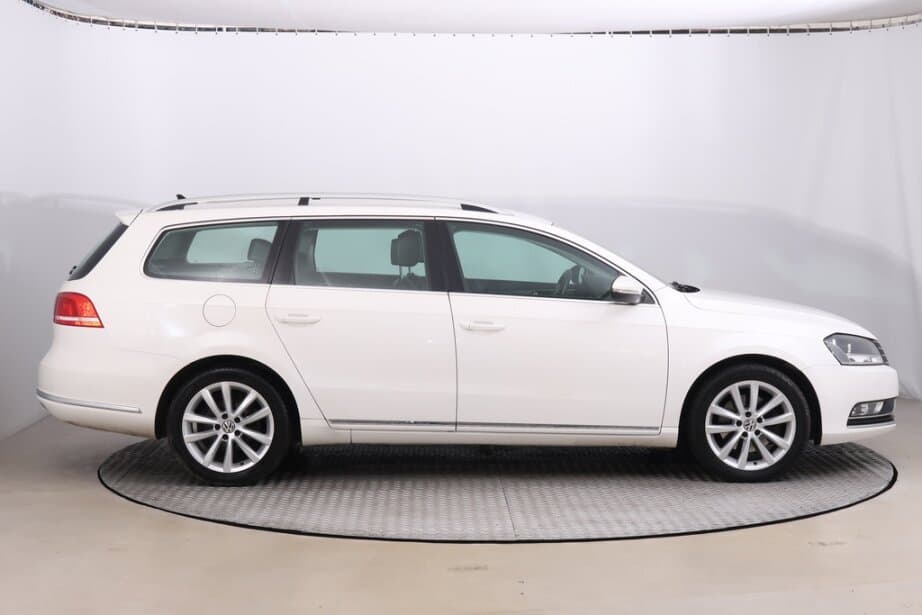 2011 Volkswagen PASSAT - 8