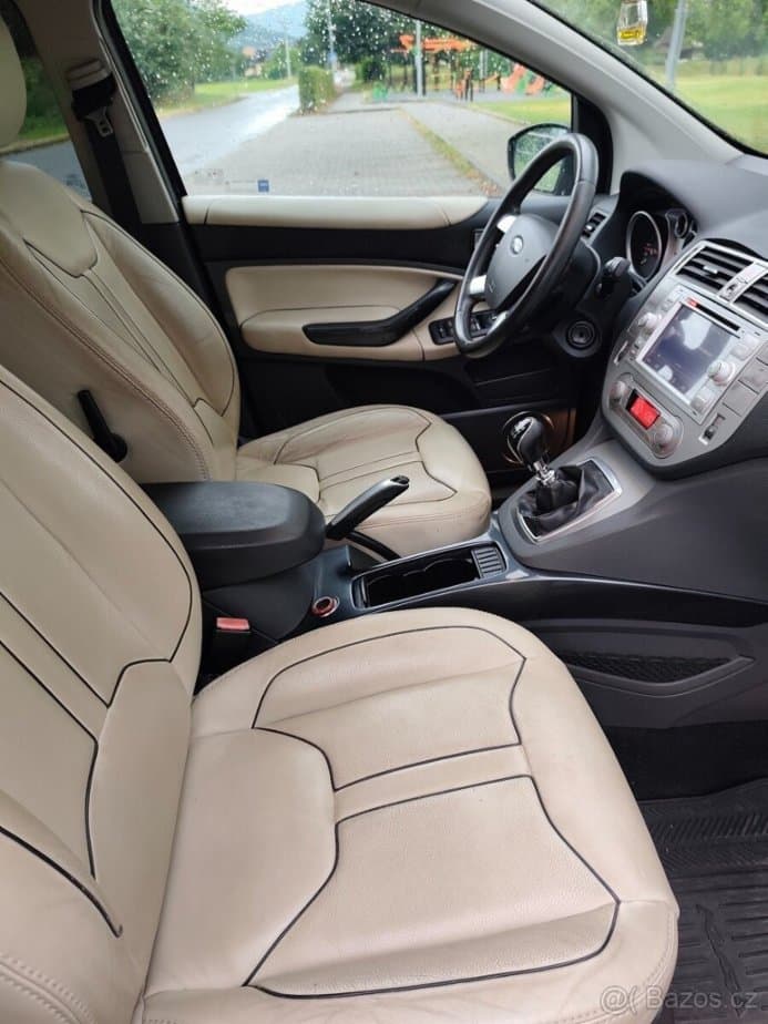 2010 Ford KUGA - 13