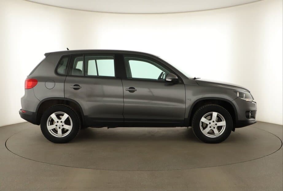2012 Volkswagen TIGUAN - 8