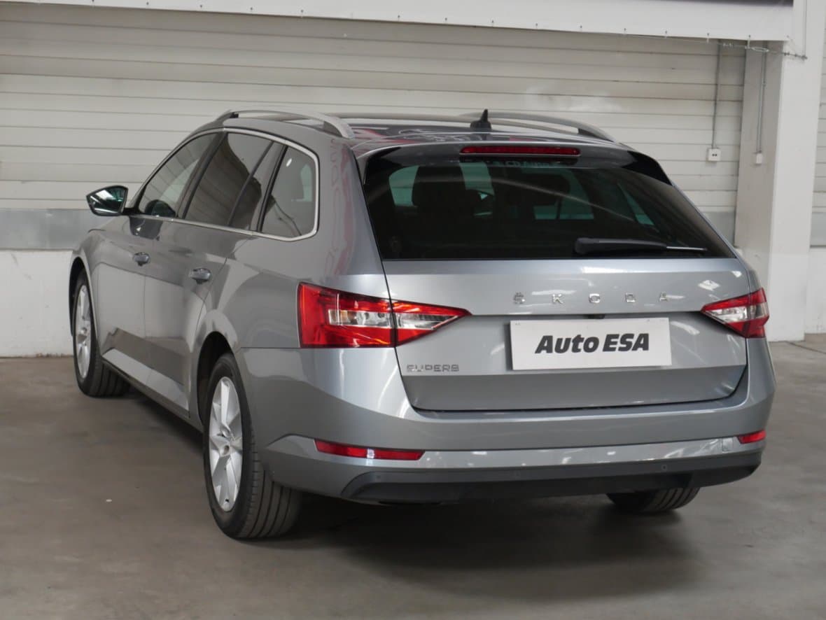 2020 Škoda SUPERB - 4