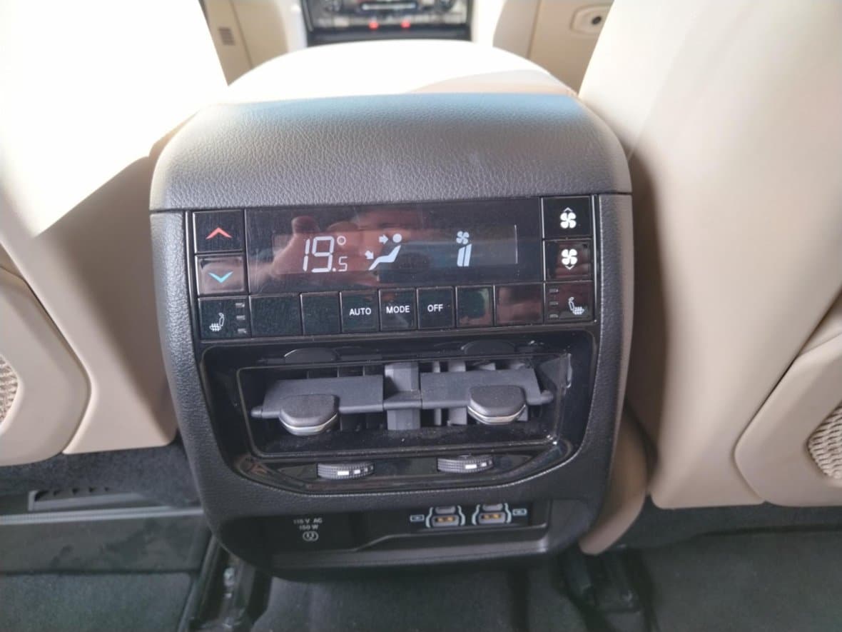 2024 Jeep OSTATNÍ - 13