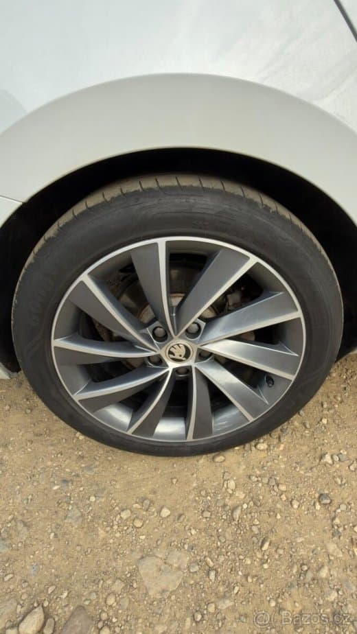 2019 Škoda SUPERB - 18