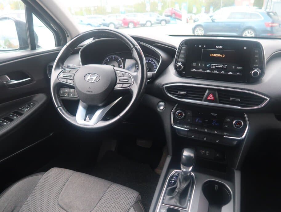 2019 Hyundai SANTA FE - 17
