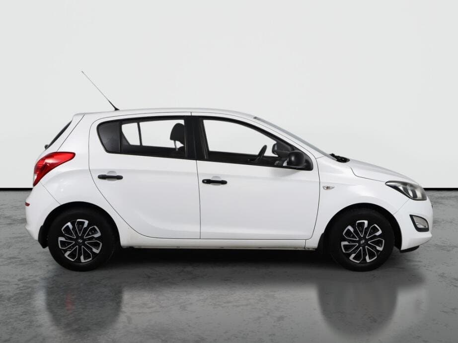 2013 Hyundai i20 - 8