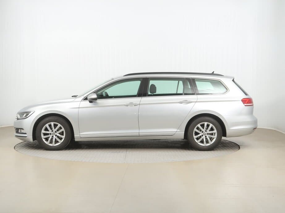 2018 Volkswagen PASSAT - 4