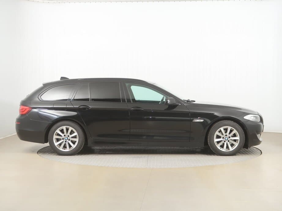 2013 BMW 5-SERIES - 8