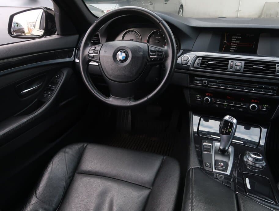 2013 BMW 5-SERIES - 9