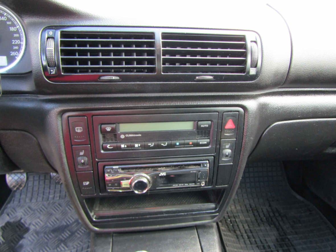 2002 Volkswagen PASSAT - 12