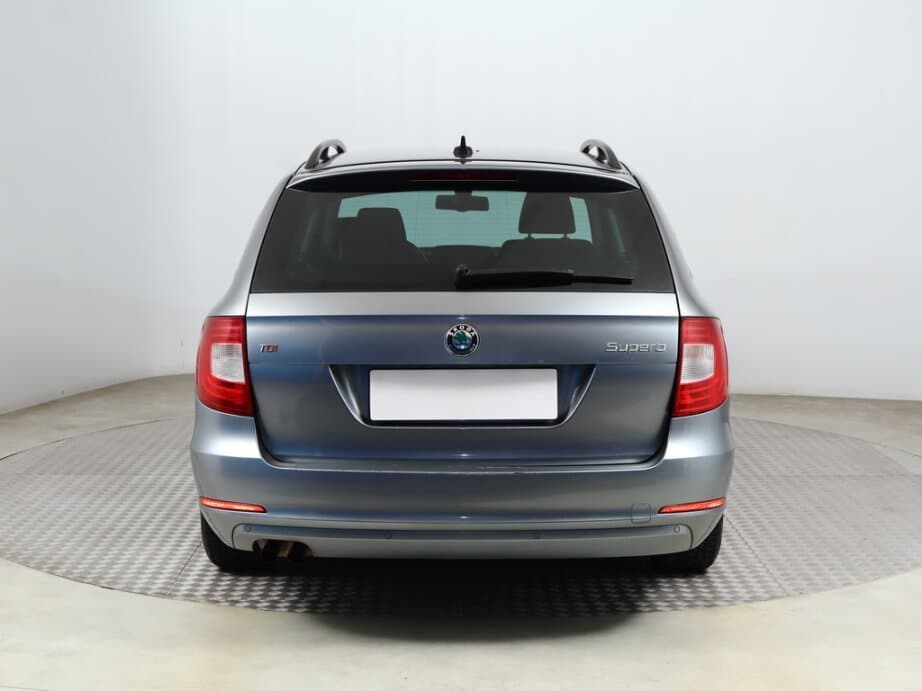 2011 Škoda SUPERB - 6