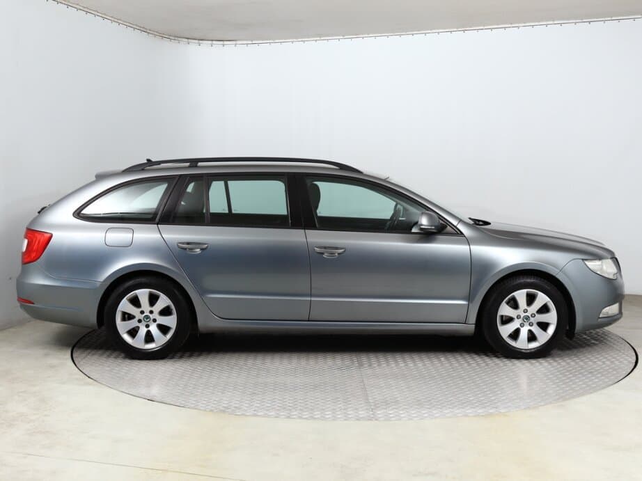 2011 Škoda SUPERB - 8