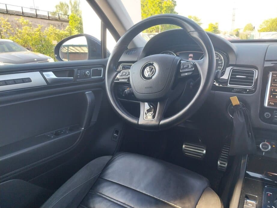 2013 Volkswagen TOUAREG - 9