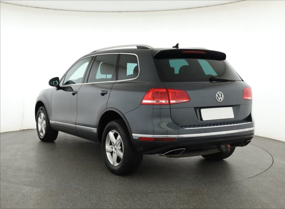 2015 Volkswagen TOUAREG - 9