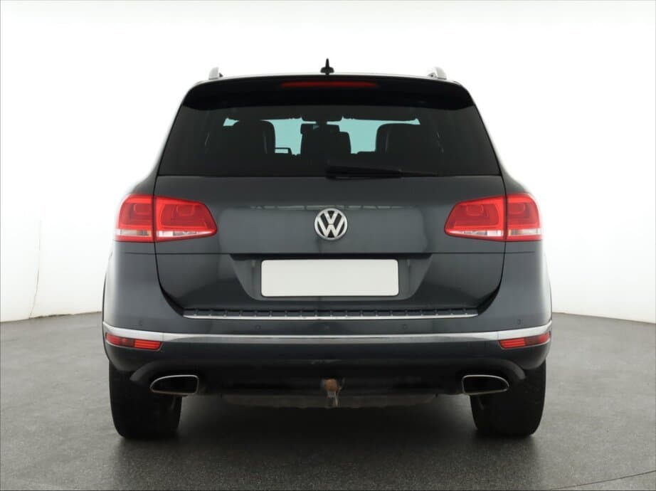 2015 Volkswagen TOUAREG - 11