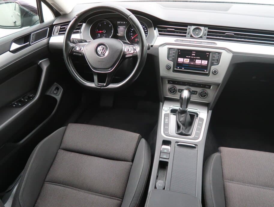 2016 Volkswagen PASSAT - 9