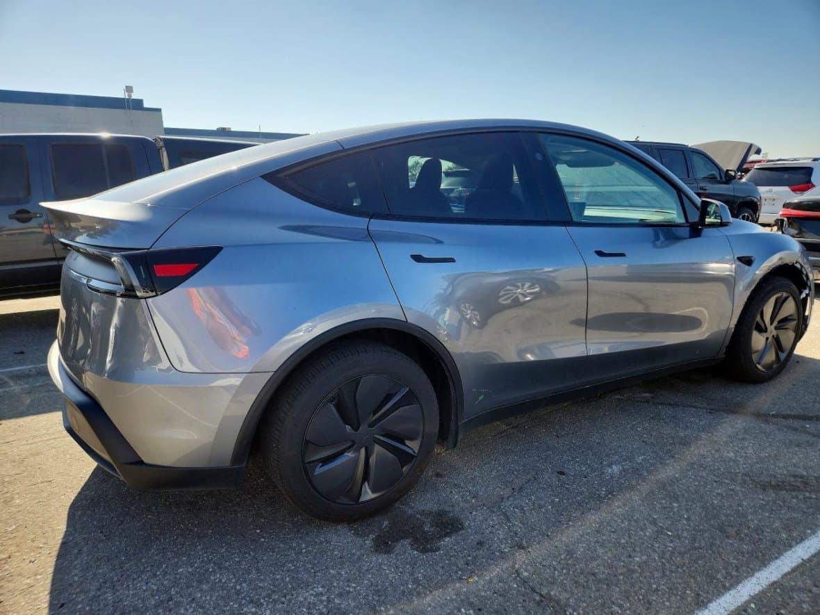 2025 Tesla MODEL Y - 6