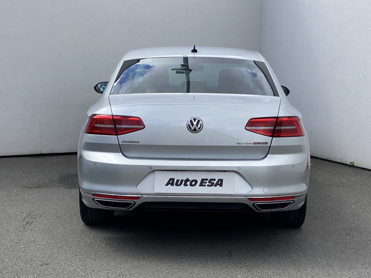 2016 Volkswagen PASSAT - 5