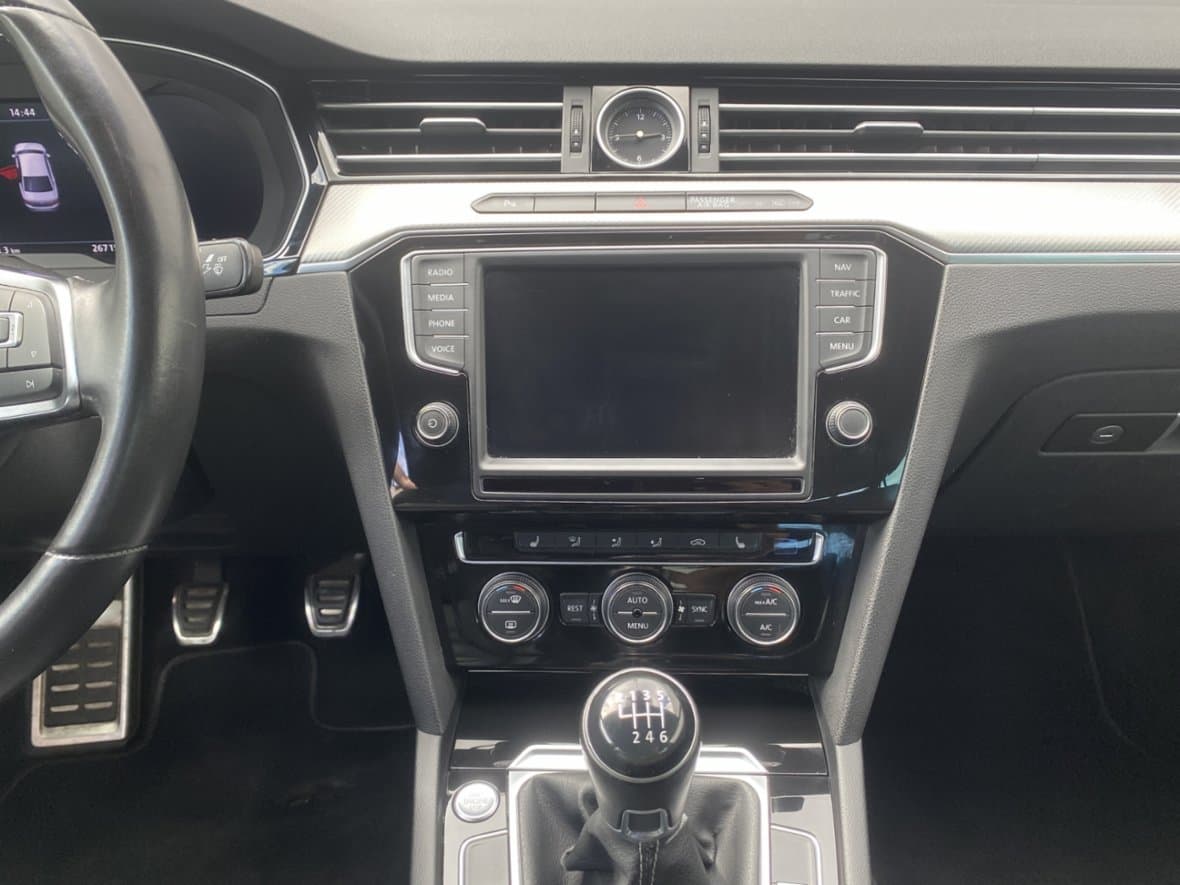 2016 Volkswagen PASSAT - 12