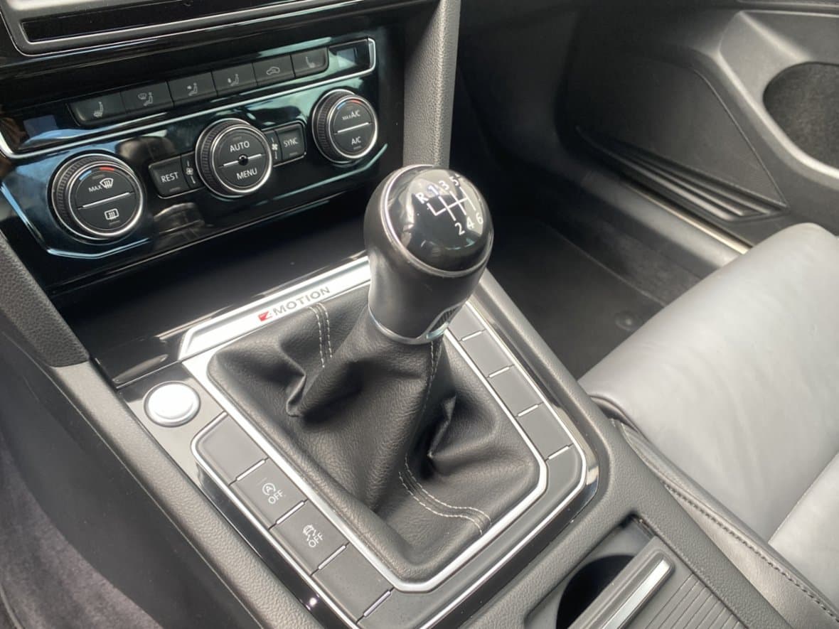 2016 Volkswagen PASSAT - 16
