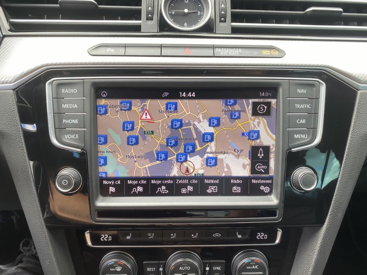 2016 Volkswagen PASSAT - 17
