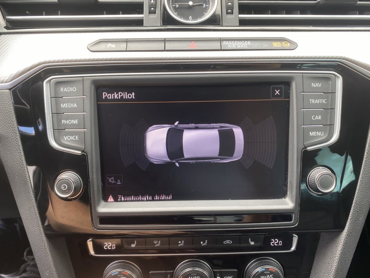 2016 Volkswagen PASSAT - 18