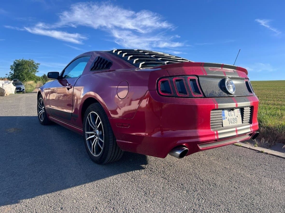 2013 Ford MUSTANG - 8