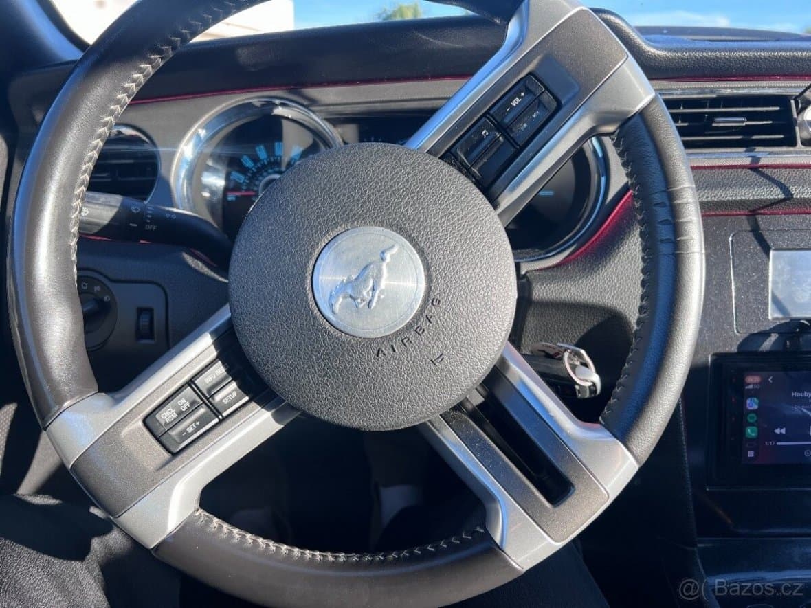 2013 Ford MUSTANG - 13