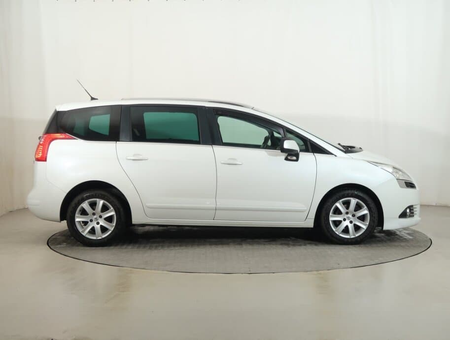 2011 Peugeot 5008 - 8