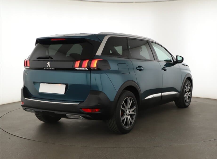 2020 Peugeot 5008 - 7