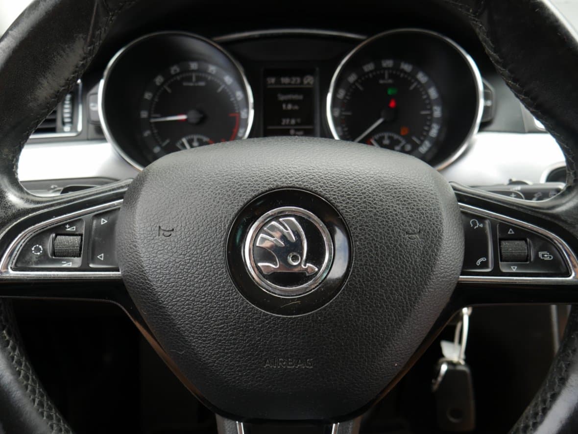 2015 Škoda SUPERB - 15