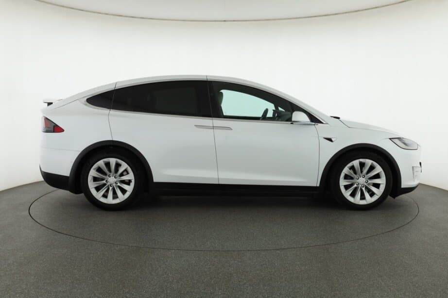 2020 Tesla MODEL X - 8