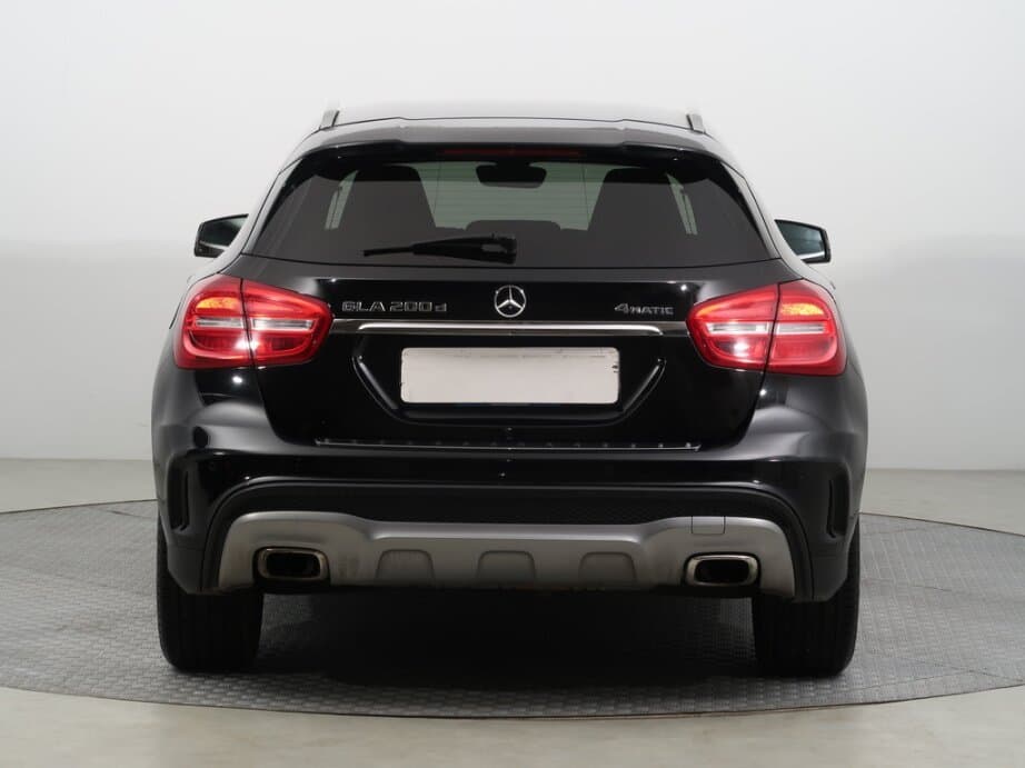 2017 Mercedes-Benz GLA - 16