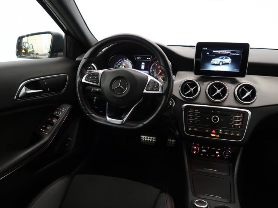 2017 Mercedes-Benz GLA - 25