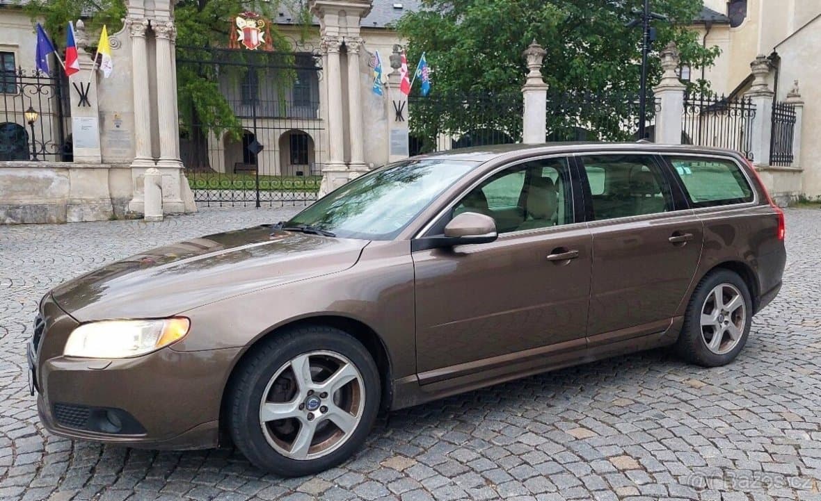 2013 Volvo V70 - 12