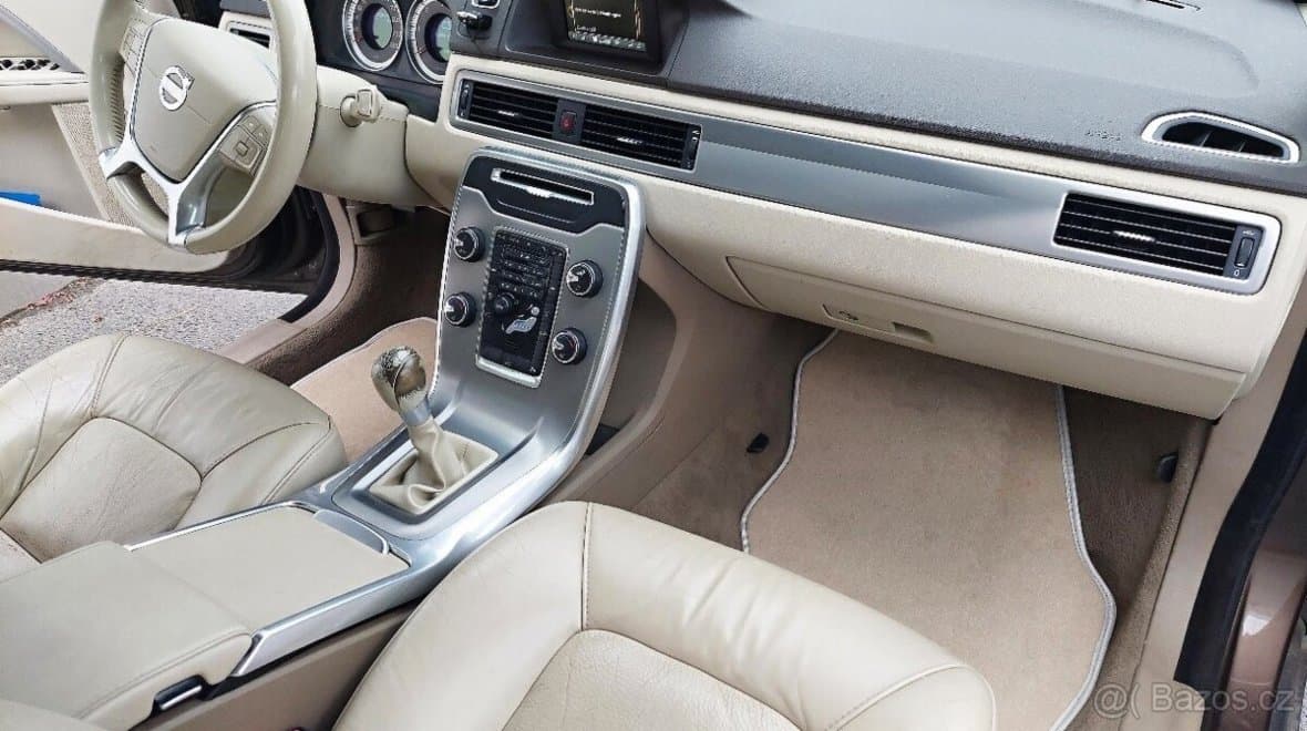2013 Volvo V70 - 13