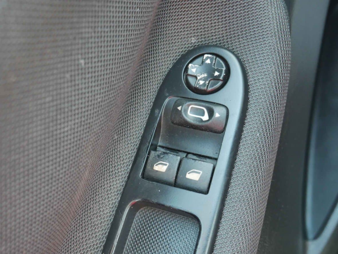 2009 Peugeot 207 - 12
