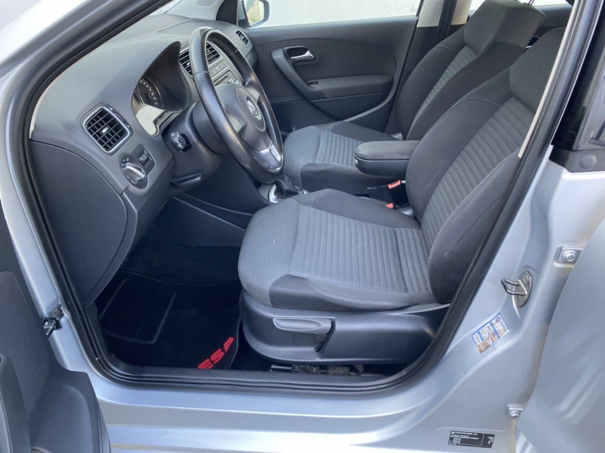 2011 Volkswagen POLO - 9
