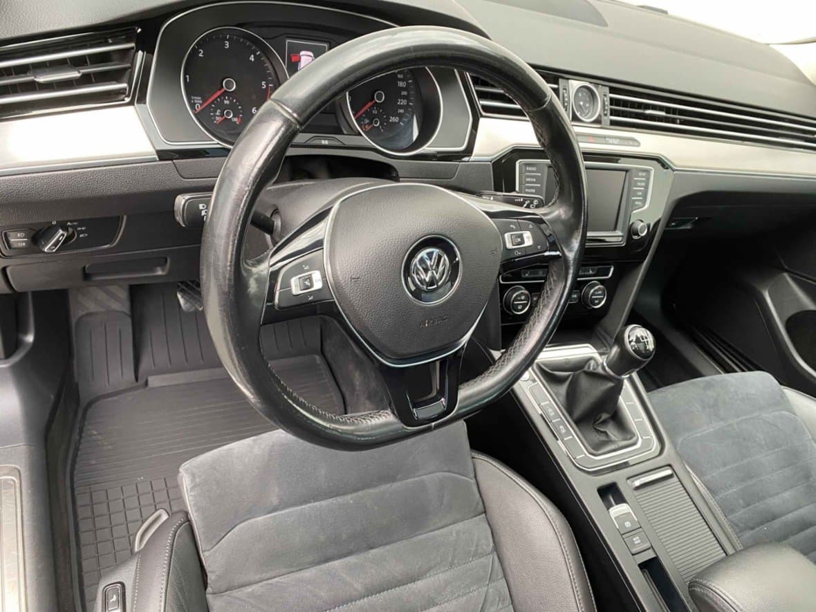 2016 Volkswagen PASSAT - 14