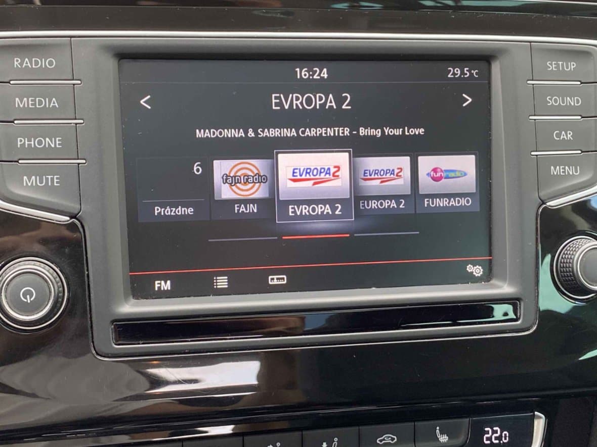 2016 Volkswagen PASSAT - 16