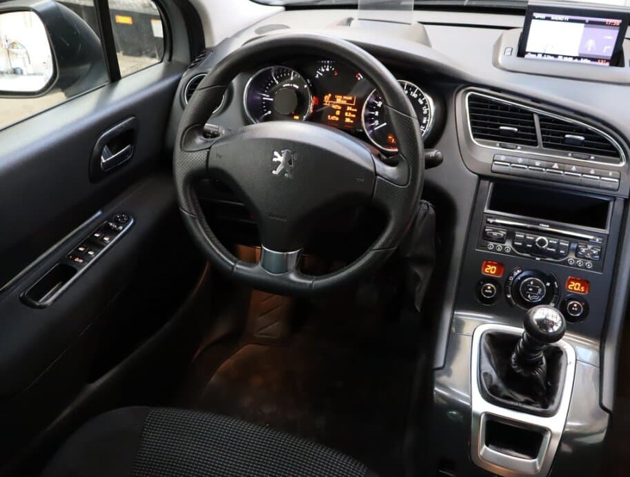 2011 Peugeot 5008 - 9