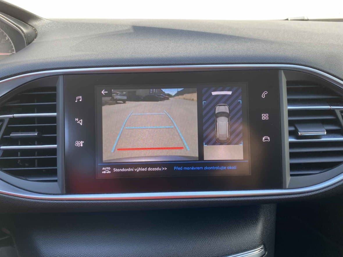 2018 Peugeot 308 - 18