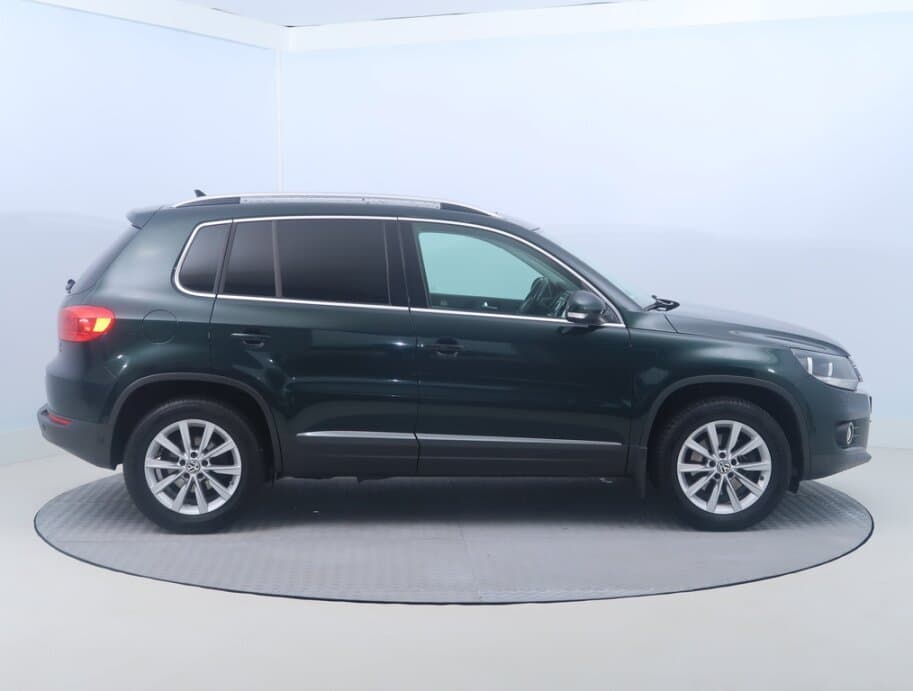 2012 Volkswagen TIGUAN - 8